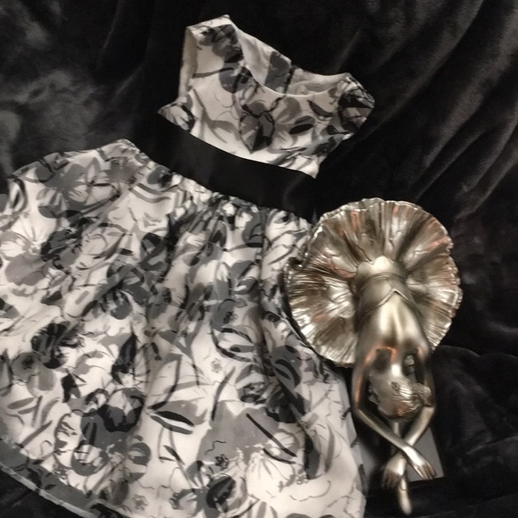 Maggie & Zoe Grey, Black & White Dress - Picture 5 of 5